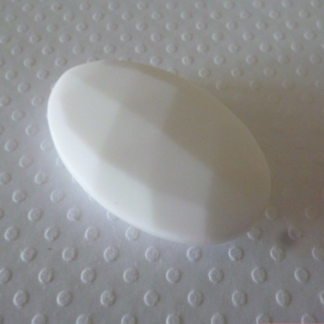 Perle ovale plate blanc