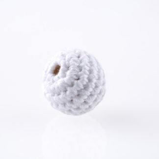 Perle au crochet blanc